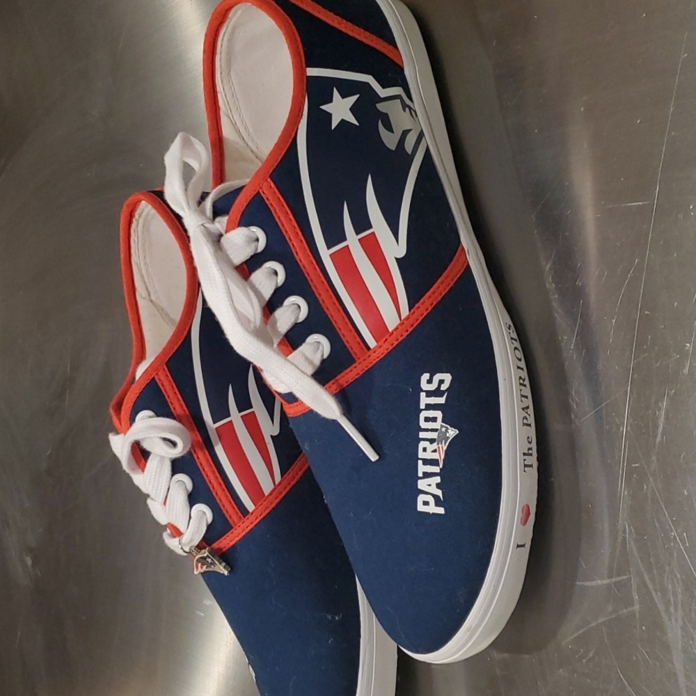 Patriots tennis shoes size 10 woman